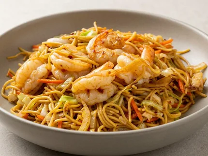 Szechuan Style Chow Mein with Prawns & Chicken