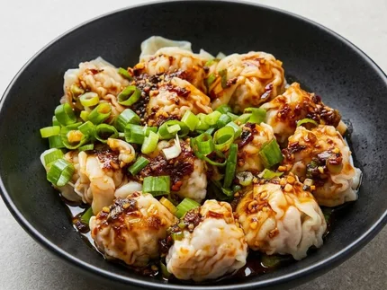 Wontons in Spicy Garlic Sauce